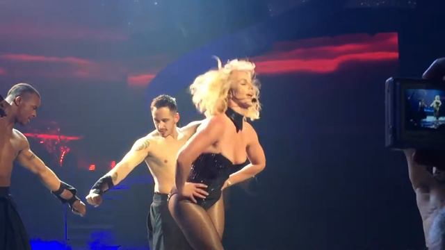 Baby one more time/Oops I did it again смотреть онлайн