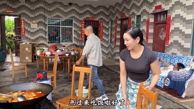 年轻漂亮单亲妈妈，年轻貌美带四个孩子，没遇到好男人太可惜！【大超走四方】 смотреть онлайн