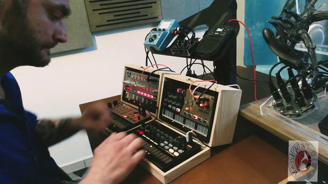 "Opening Portals" - Cinemathic live jam with Volca Drum / Bass / Keys / Beats смотреть онлайн