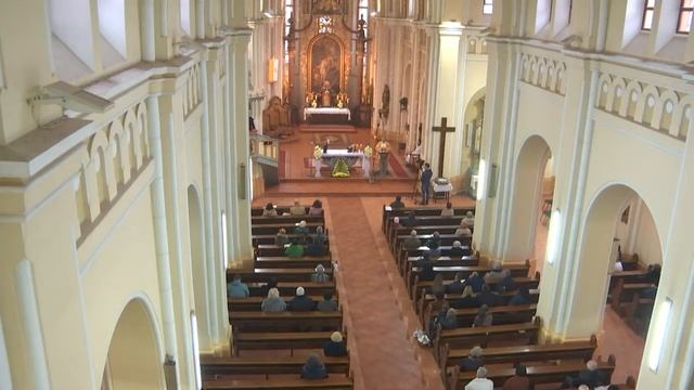 Пасхальна літургія угорською мовою смотреть онлайн