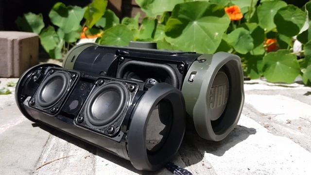 JBL Charge 4 & JBL Flip 4 EXTREME Bass Test смотреть онлайн