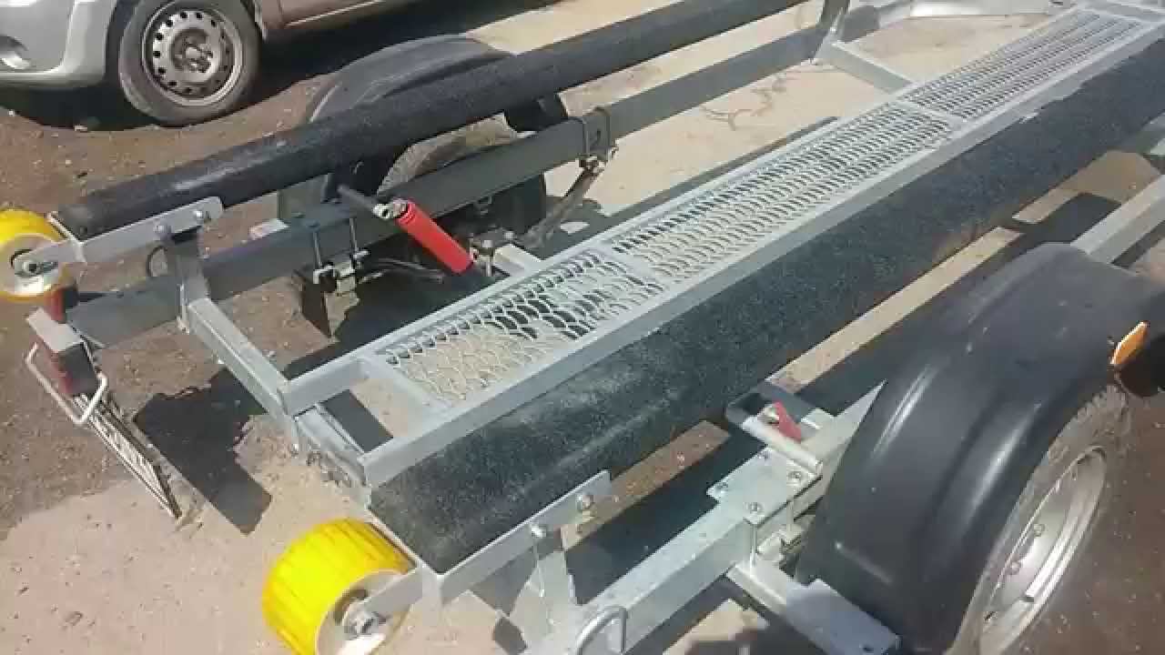 Трап на лодочном прицепе МЗСА 81771С. Ролики для лодки ПВХ. ЦЛП АРИВА.