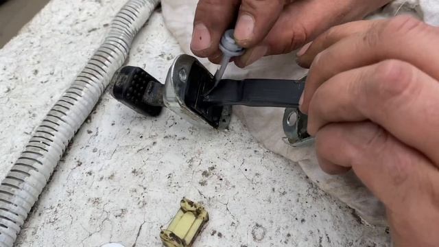 Honda CRV-3. Ремонт фиксатора (стопора) двери