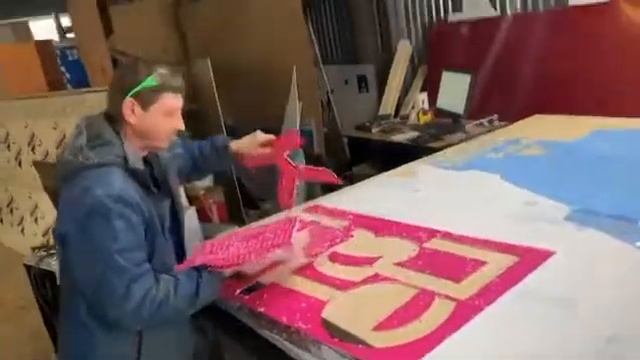 Фрезер и станок для изготовления рекламы (планшетный ламинатор) с фрезерным станком ЧПУ. смотреть онлайн