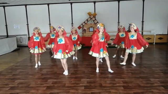 Русский народный танец "Девки на полянке" (кадриль) смотреть онлайн