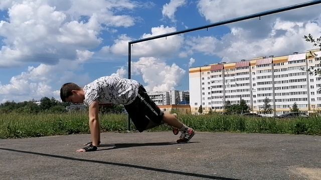 Как накачать трицепс. Эффективные упражнения на трицепс.