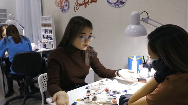 ВАЙН: ТИПЫ КЛИЕНТОК НА МАНИКЮРЕ смотреть онлайн