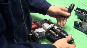 Ремонт аккумуляторного перфоратора Bosch. Как всё устроено внутри.