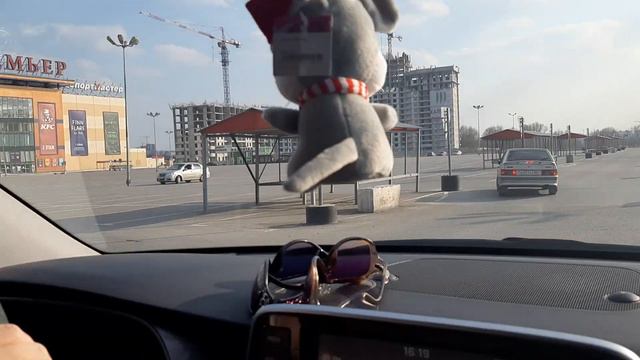 Парковка тц.Ашан народу 0 смотреть онлайн