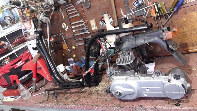 Mi adicción a las minimotos, Suzuki Bara rescatada de la basura y Piaggio Typhoon´s - MrDTV ep 8 смотреть онлайн