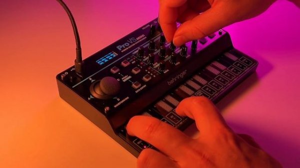 Behringer PRO VS MINI | Soothing Ambient Improvisation | Cyberpunk Atmosphere
