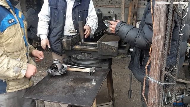 DAMAS avtomobilining zadniy most reduktorini ta'mirlash. смотреть онлайн