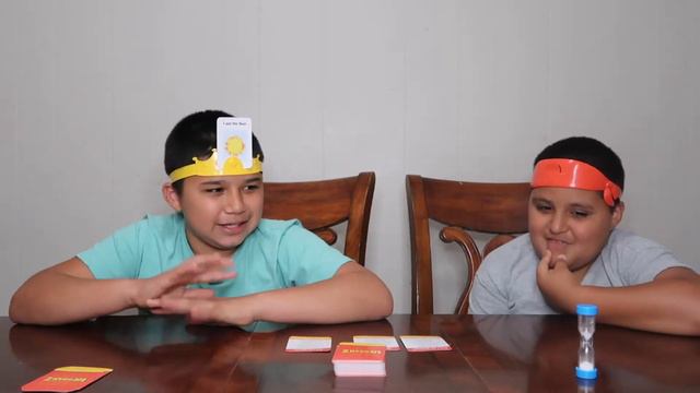 HEDBANZ GUESSING GAME(gone wrong)!!! смотреть онлайн