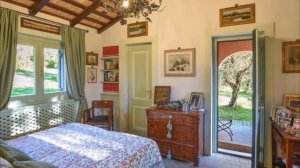 Утонченный стиль итальянской загородной виллы. В продаже дом с бассейном в Риме и участком 2 га