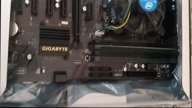 B250 FINTECH | How To Install a CPU and testing steps смотреть онлайн