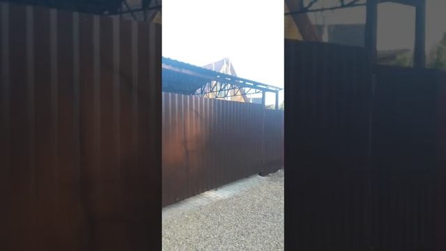 Навес двухскатный из профлиста.