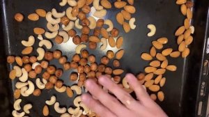 Орешки в духовке. Вкусно и мыть не надо!