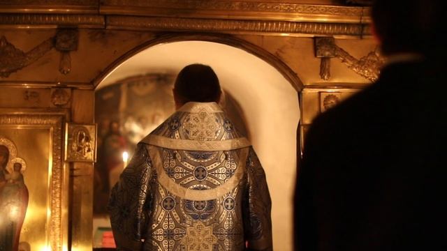 Похвала Пресвятой Богородицы. Литургия в Лаврских пещерах. смотреть онлайн