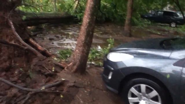 Последствие урагана в Орехово-Зуево 06.06.2012 смотреть онлайн
