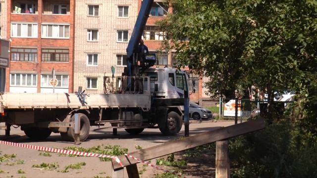 На улице Кирова срубили тополя. смотреть онлайн