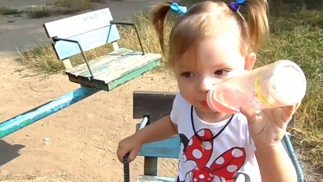 Прогулка)Катаемся на качелях) смотреть онлайн
