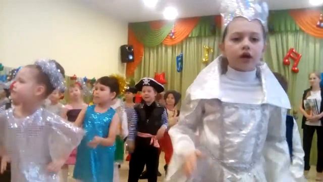 Мы тебя окутаем дождиком из серебра... смотреть онлайн