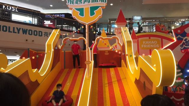 KAKAO FRIENDS CHRISTMAS CARNIVAL | PLAZA HOLLYWOOD DIAMOND HILL | HONG KONG 2021 | JOY WANDERS HK смотреть онлайн