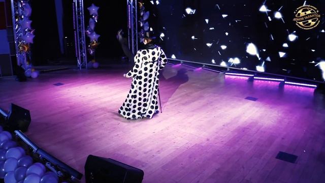 "Московские окна" исполняет Алёна Галлиардт (специально для проекта "Земля талантов") смотреть онлайн