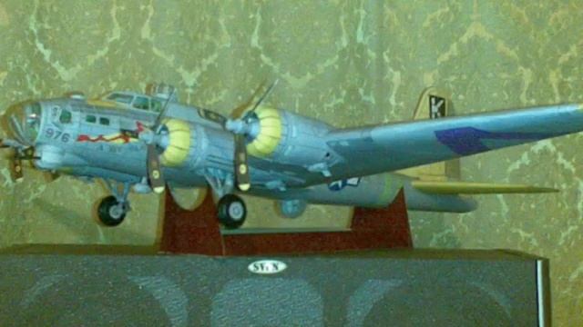 Boeing B-17G Flying Fortress paper model смотреть онлайн