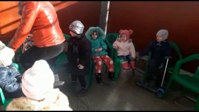 Позитивия 17 02 2019 Воспитатель играет с детьми в съедобное несъедобное Надежда Рыбка смотреть онлайн