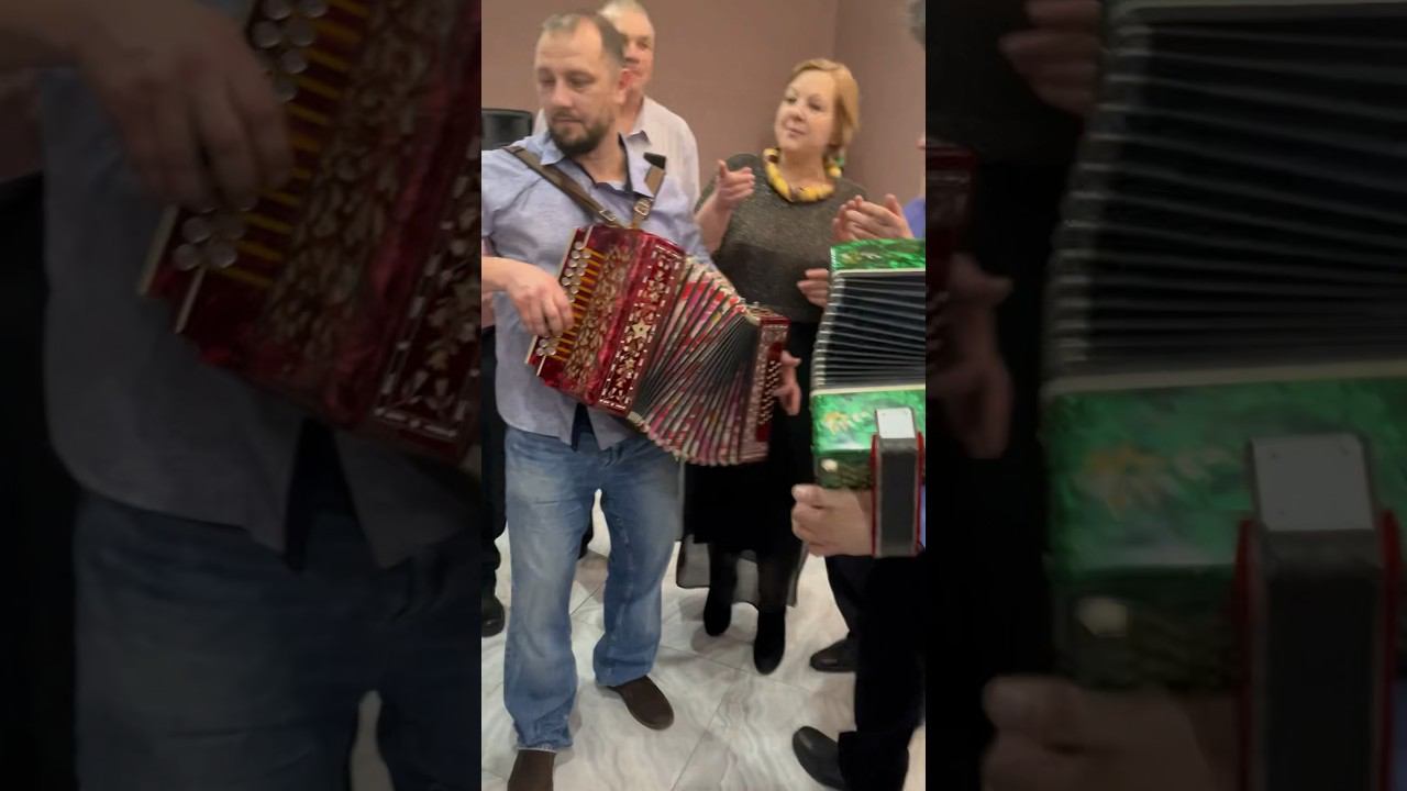 А вы пляшите девки тут… #частушки #buttonaccordion смотреть онлайн