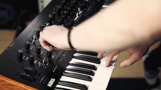 Korg Prologue Analogue Synthesizer | First Look with Luke Edwards смотреть онлайн