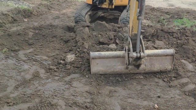 убираем землю для заезда. миниэкскаватор мини экскаватор cat 303 cr смотреть онлайн