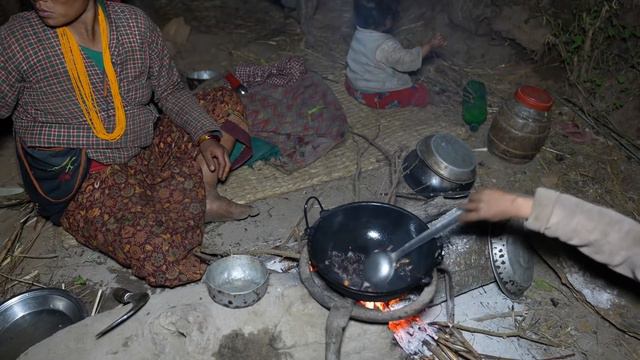 Mum Cooking Green Vegetables By Carrying Her Son || Happy Family Videos EP 128