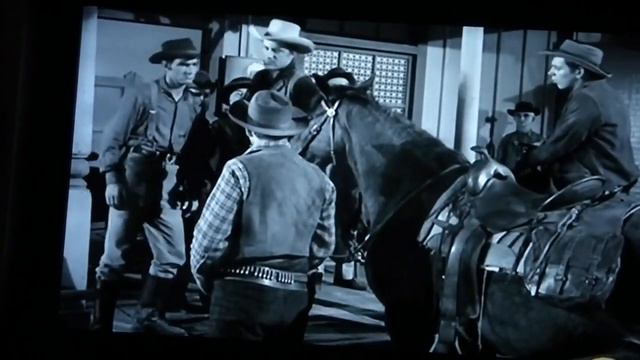 Matt Dillon Twirling His Gun in Gunsmoke смотреть онлайн