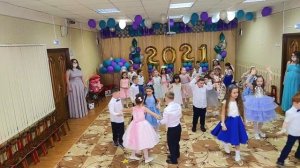 Танец "РОМАШКОВОЕ ПОЛЕ" выпускной в детском саду