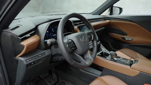 Lexus LBX - ma przyciągnąć klientów, którzy nie zaglądali do salonów Lexusa смотреть онлайн