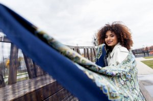 Платок из уплотненной шерстяной ткани с шелковой бахромой "Женское счастье", вид 14