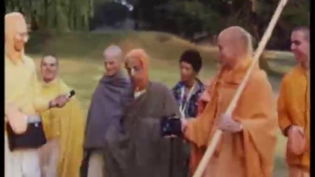 In the Vedic Society There is no Question of Money - Prabhupada 0206 смотреть онлайн