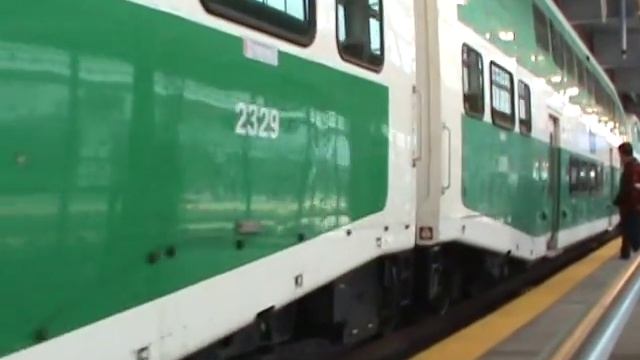 Moments At Toronto Union Station смотреть онлайн