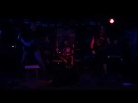 Alienations - Безумие (live in manhattan 22.04.18) смотреть онлайн