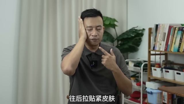 脸上爱长斑，1个小动作，冲开面部气血，皮肤变白净【人体百科David伟】 смотреть онлайн