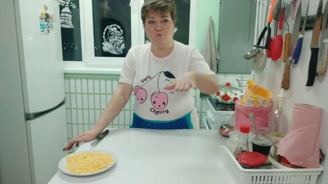 Выпечка пиццы из оставшейся нарезки после праздников,котлетки в духовке и начинка для пирожков. смотреть онлайн