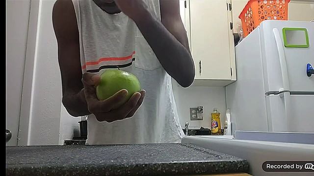 Breaking the Green Apple open with the Kung Fu chop dragon combat??????????? смотреть онлайн