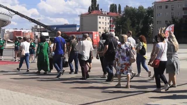 Шестая фольклориада народов мира в Уфе.Встреча участников фольклориады. смотреть онлайн