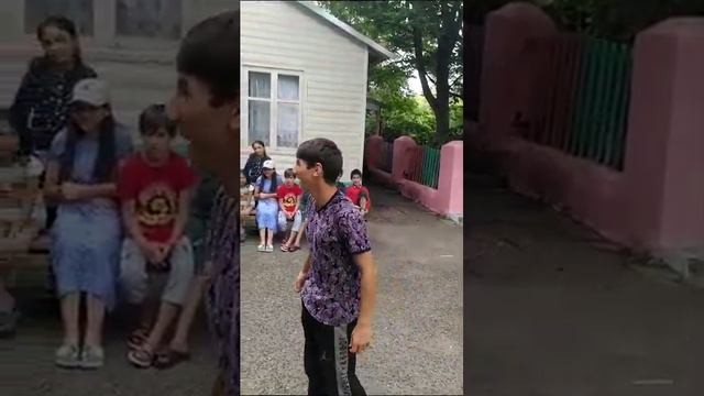 Дети играют смотреть онлайн