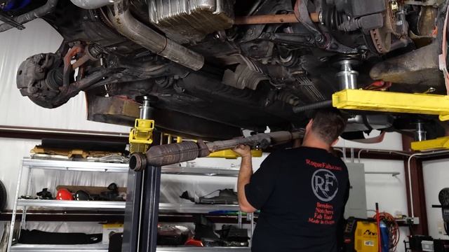 Fixing Everything Wrong With My FAKE Bugatti Veyron (Was A TOTAL DISASTER) смотреть онлайн