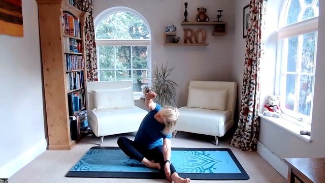 Pilates for over 50's - Weight bearing exercises & stretches смотреть онлайн