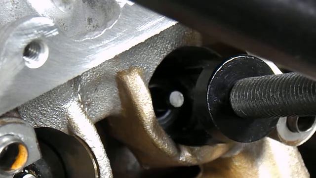 Mazda Miata 1.8L Valve Guide Seal Replacement Trick смотреть онлайн