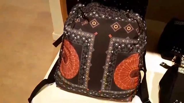 Рождественские распродажи женских сумок испанского бренда Desigual. Прага шоппинг - 5 смотреть онлайн